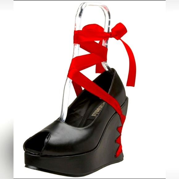 Peep toe, wedge heel, Lace up, Corset style feature. Ankle tie. - Picture 2 of 4